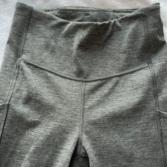 Athleta ultimate capri stash pocket 7/8 tight - Picture 5 of 11